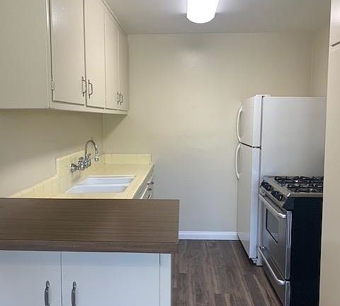 3rd image of 6707 Wilkinson Ave #2