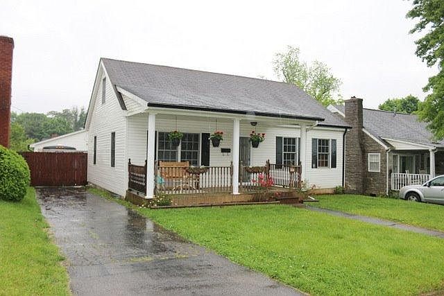 1st image of 852 Marcellus Dr