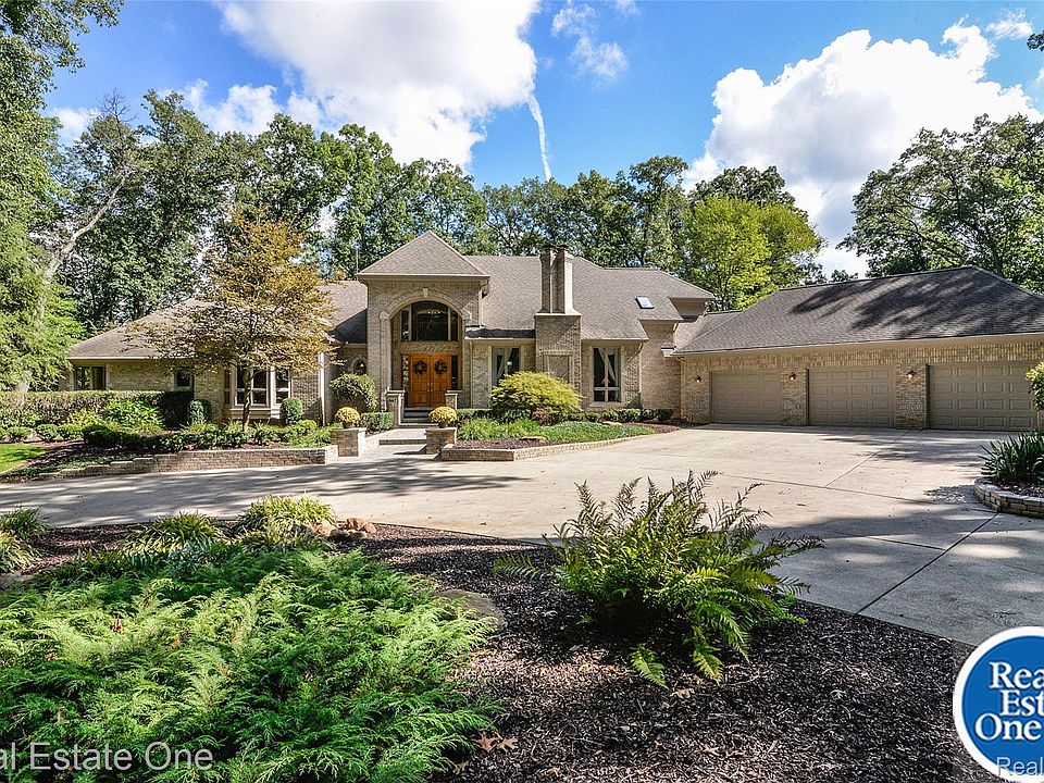1st image of 9673 Cross Creek Dr