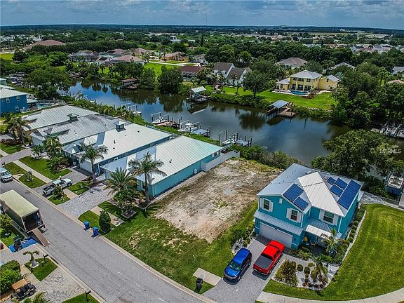 5th image of 411 Bahama Grande Blvd