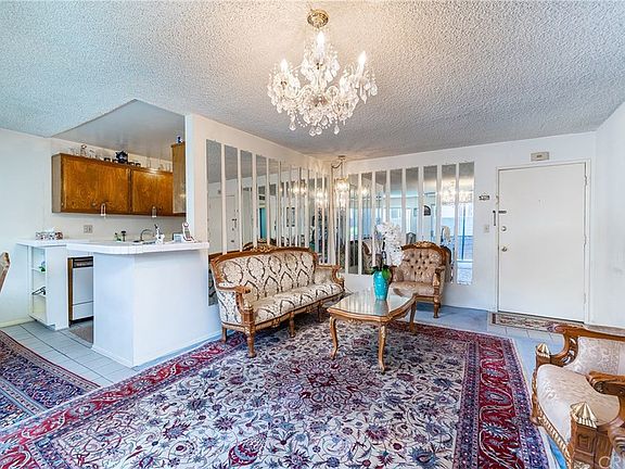 2nd image of 5349 Newcastle Ave APT 17