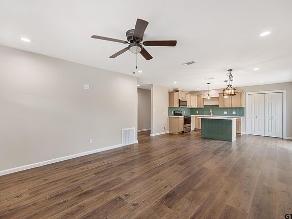 3rd image of 1599 San Saba Dr