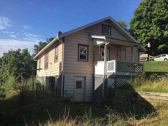 4th image of 104 Plum St