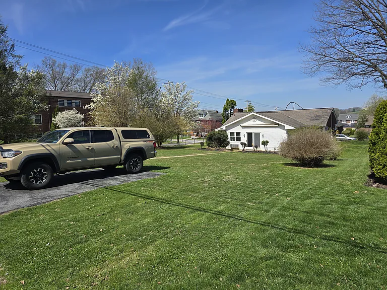 236 W Granada Ave — Photo 29
