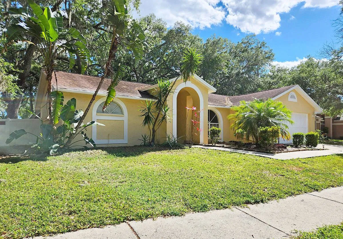 3 bed, 1690 sqft, $2,200 — Photo 1