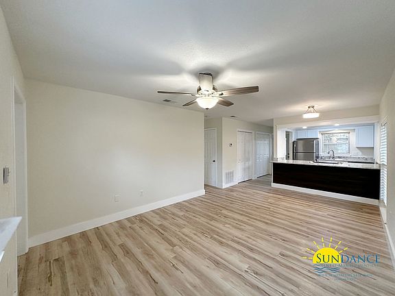 3rd image of 622 Sunset Blvd W #A