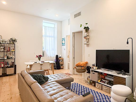 4th image of 457 W 150th St #2D