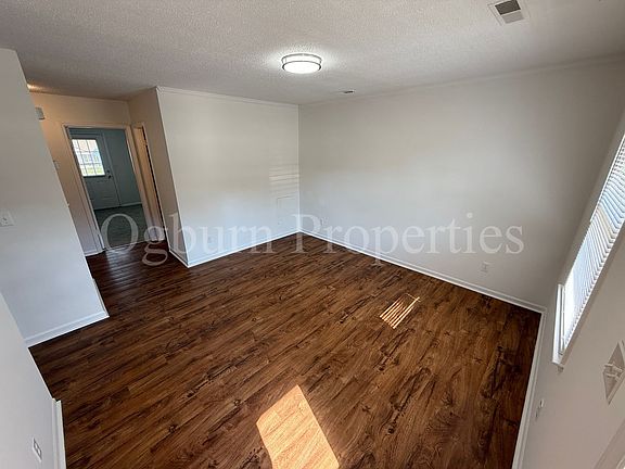 5th image of 705 Meadowbrook Dr #C