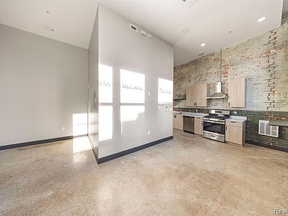 4th image of 603 E Milwaukee St #101