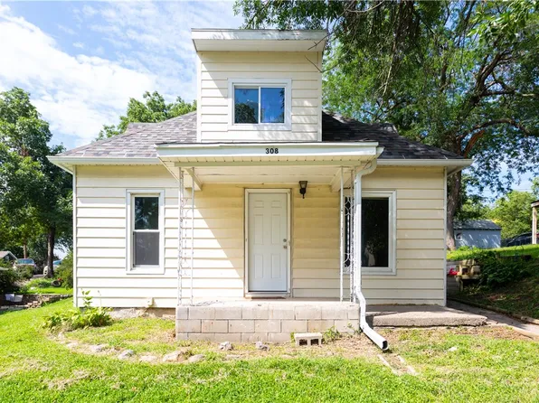 308 E Broadway St, Colfax, IA 50054