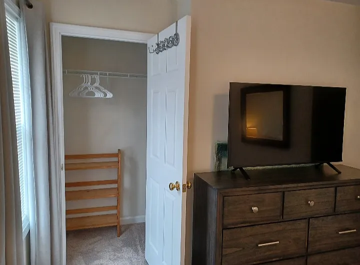 102 Jamestown Ct — Photo 16
