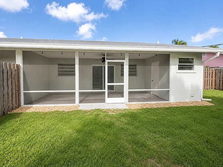 2478 NW Holiday Ct — Photo 33