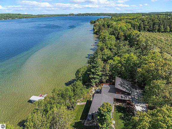 4th image of 3387 N Lake Leelanau Dr