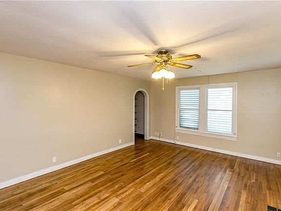 2nd image of 433 Palmero St