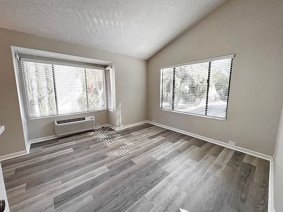 3rd image of 616 25th St APT 3