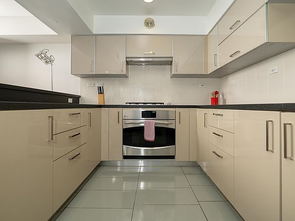 4th image of 8703 N West Knoll Dr #102