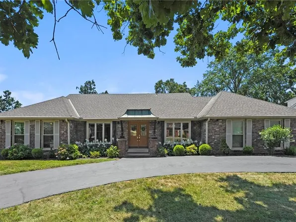 9405 W 106th St, Overland Park, KS 66212