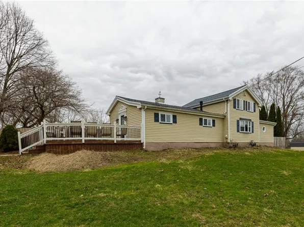 697 N Greece Rd, Rochester, NY 14626