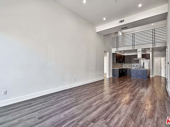 5th image of 1046 S Serrano Ave #501