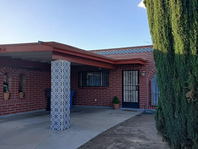 Side view of front yard.