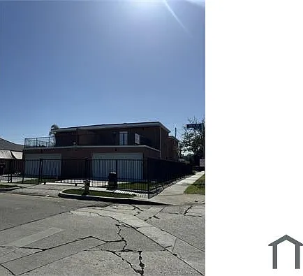 11600 S San Pedro St — Photo 14