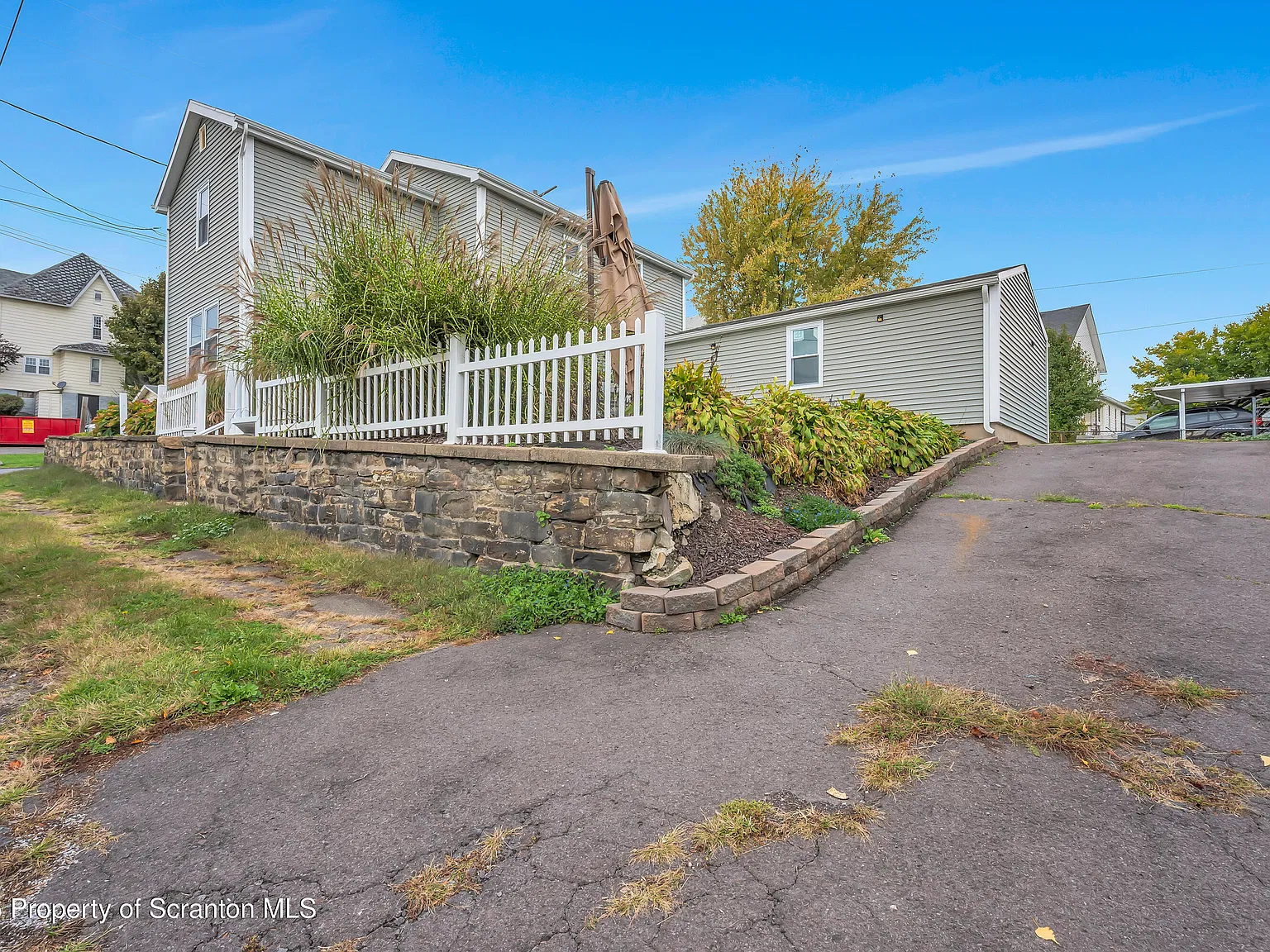 3 bed, 2.5 bath, 1501 sqft, $2,000 — Photo 3
