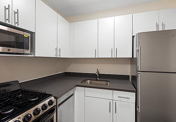 3rd image of 401 E 86th St APT 5L