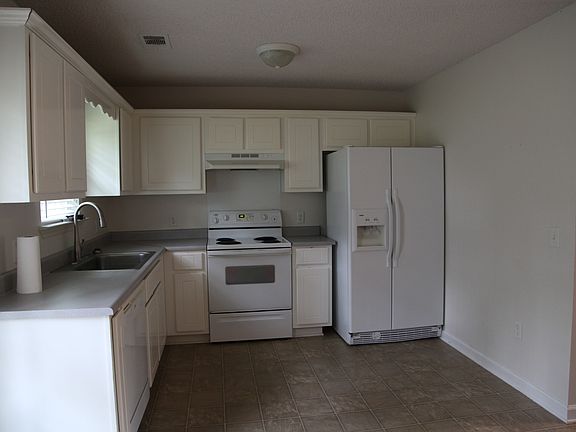 2nd image of 523 Acorn Ln
