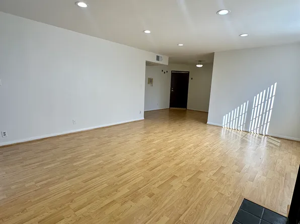 14562 Dickens St APT 103, Sherman Oaks, CA 91403