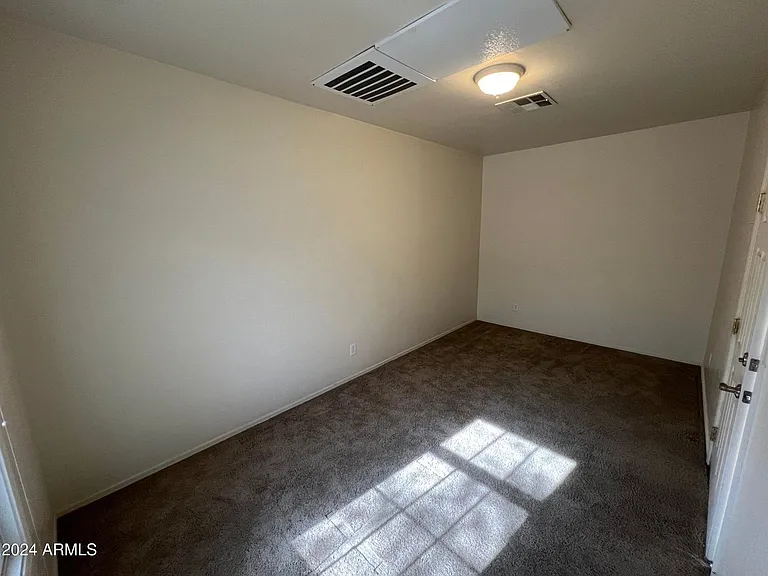 2226 E Bowker St — Photo 14