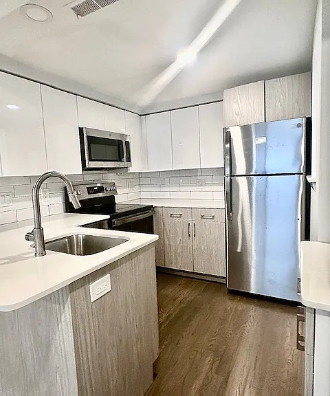 310 Hammond Pond Pkwy #103 — Photo 9