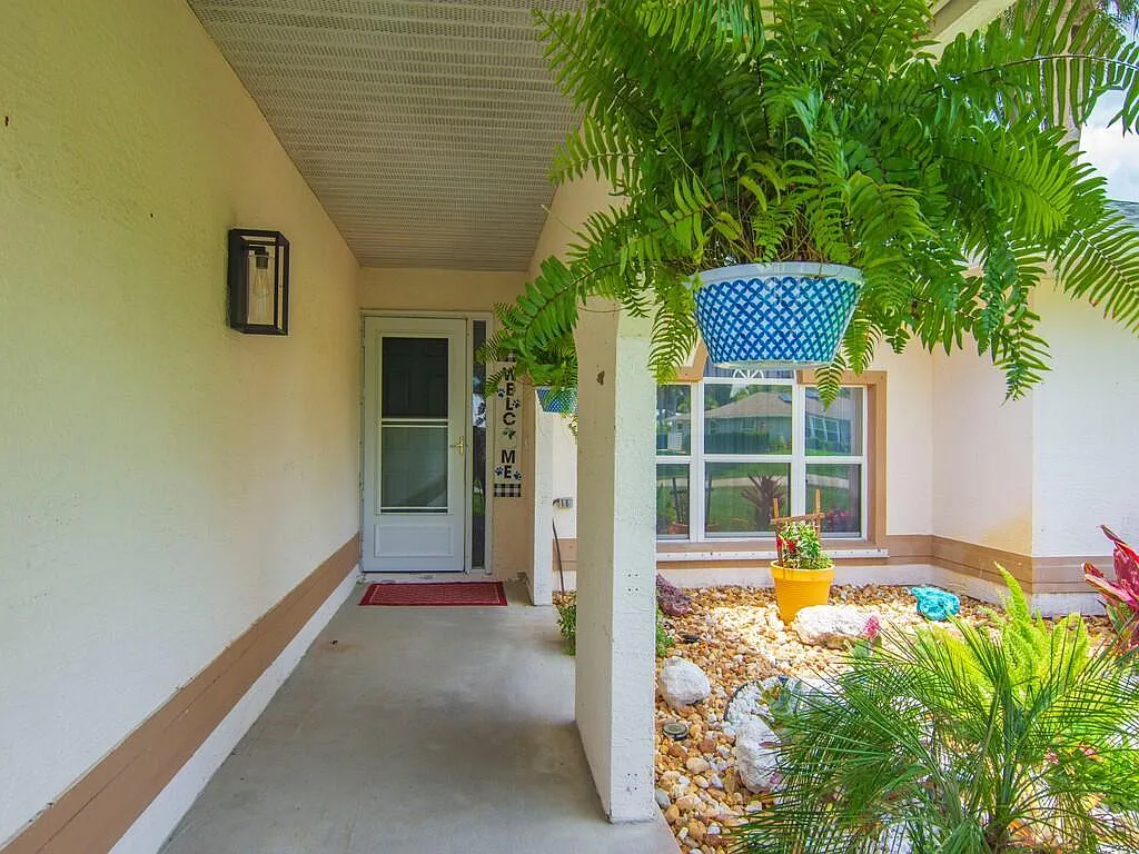3 bed, 2.0 bath, 1544 sqft, $2,200 — Photo 2