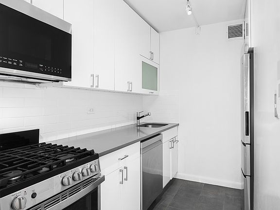 4th image of 415 E 37th St APT 18M