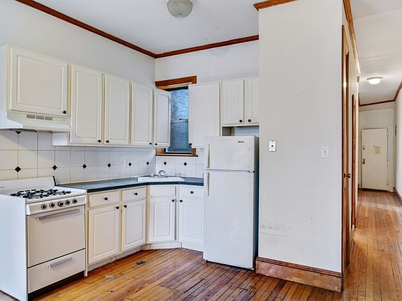 2nd image of 516 12th St APT 2RR
