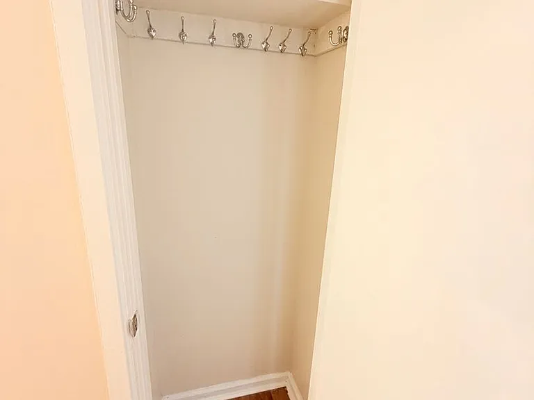 2035 N Graham Ave — Photo 13