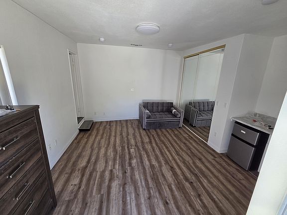 5th image of 1327 1/2 E Acacia Ave #1/2