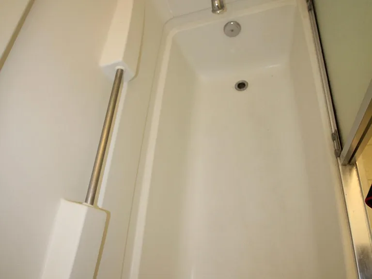Bath Tub & Shower
