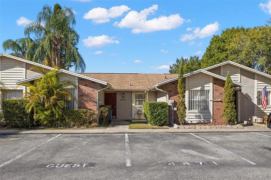 2 bed, 1.0 bath, 804 sqft, $1,800 — Photo 2