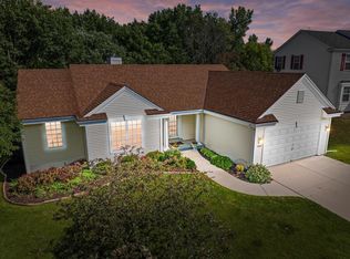 1016 Fieldridge Ct, Waukesha, WI 53188
