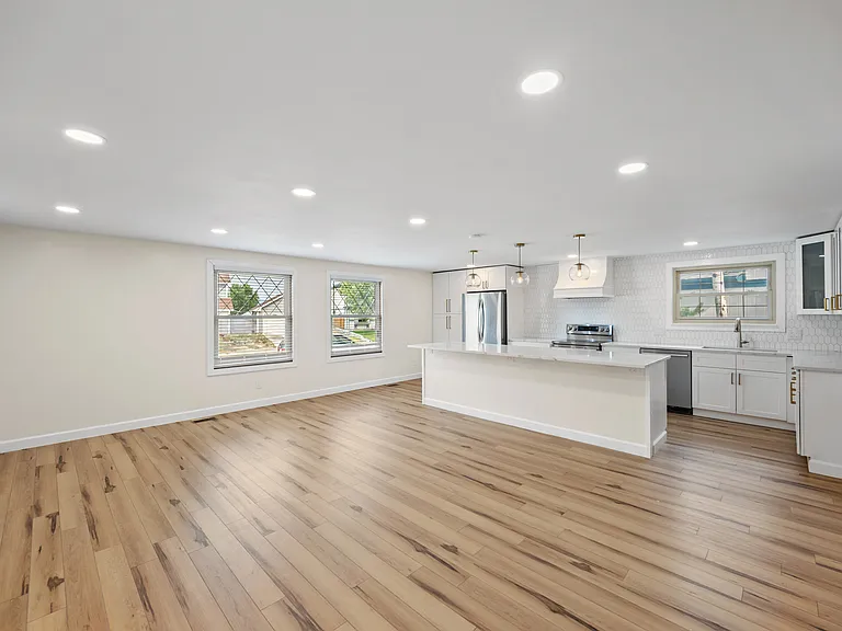 2785 Frazier Ln — Photo 8