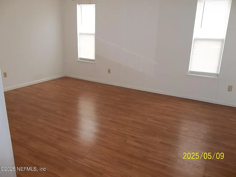 255 Leatherleaf Dr — Photo 4