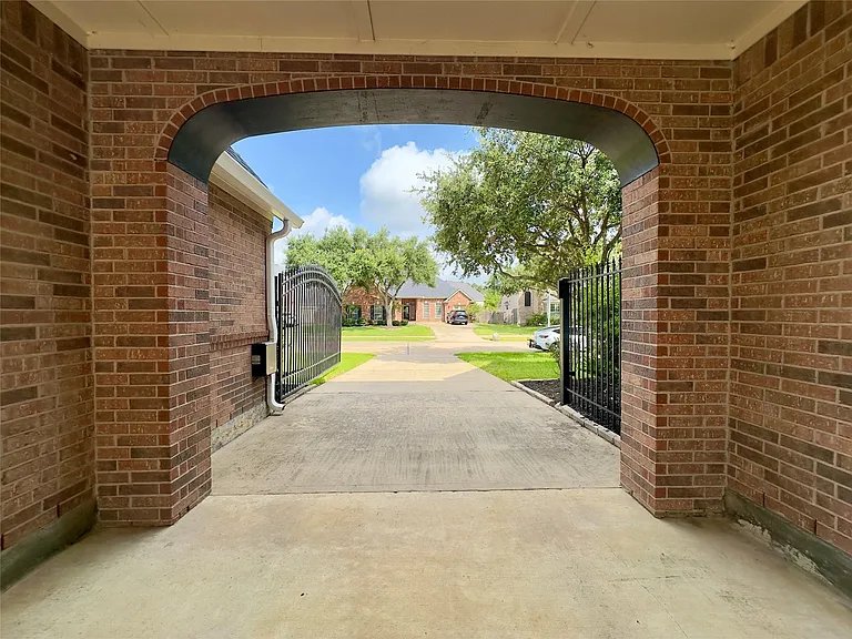 3819 Rivermoss Ln — Photo 14