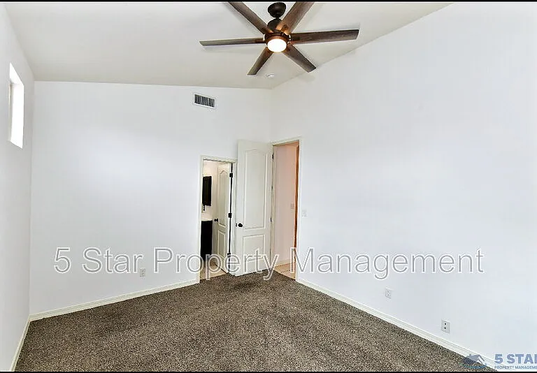 13136 Wellington Dr — Photo 24