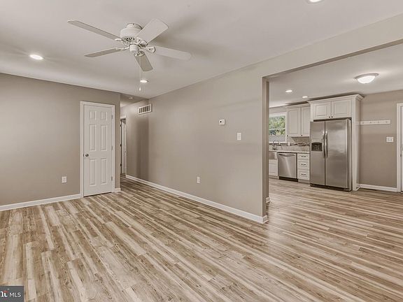 5th image of 214 Franklin St