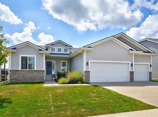 9740 Larchwood Dr, West Des Moines, IA 50266