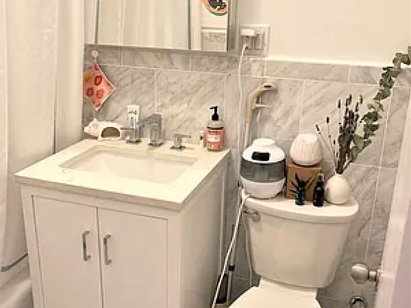 5th image of 156 E 64th St #3