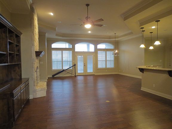 2nd image of 5009 Hilltop Dr