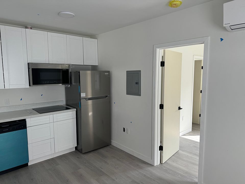 2nd image of 2034 SW 3rd Ave W #1