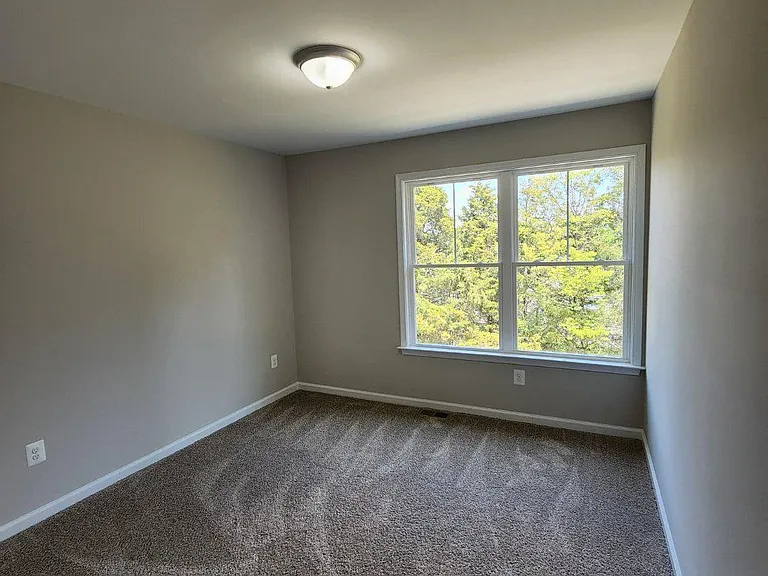 111 Coralyrose Ct — Photo 15