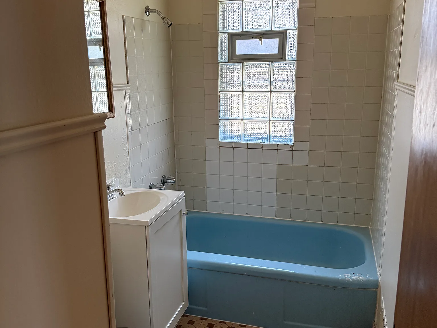 3 bed, $1,100 — Photo 4